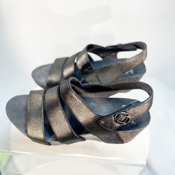 Dansko Stacey Wedge Sandals Graphite Metallic Suede Size 38 EUC - Picture 4 of 13